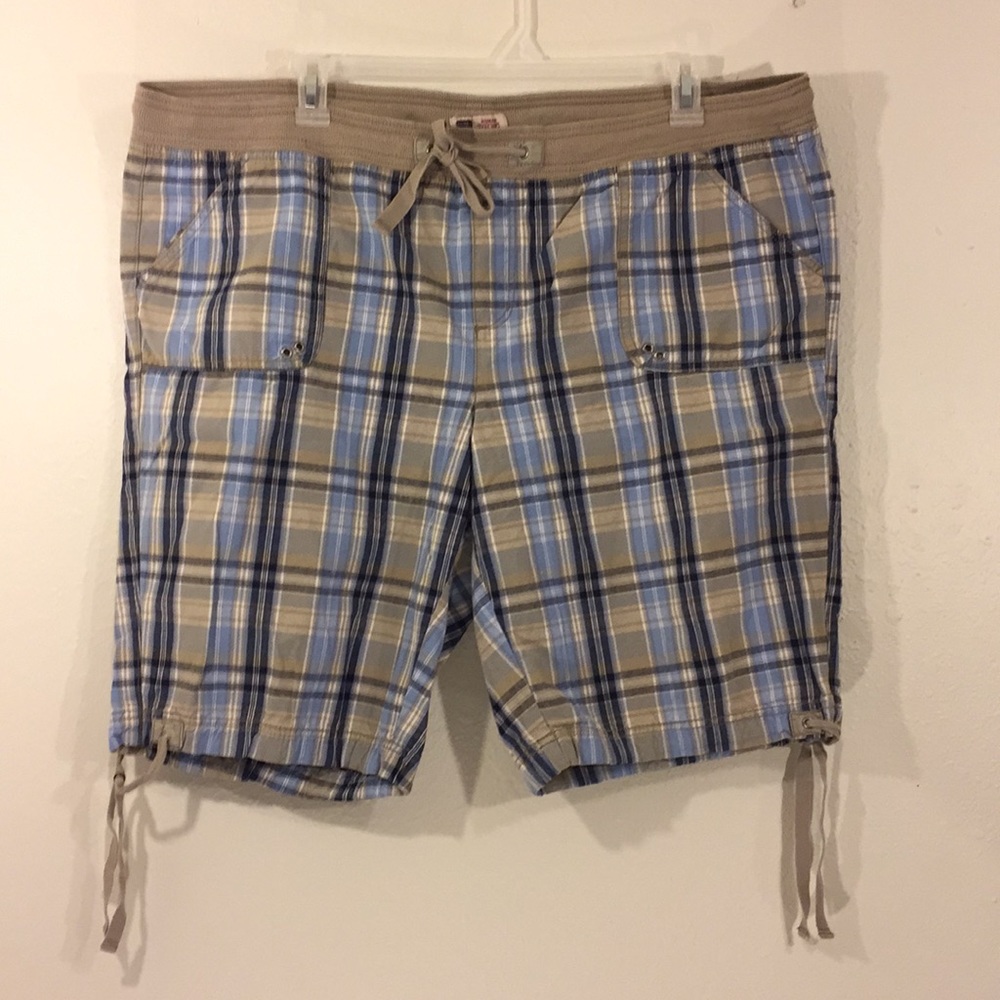 Woman’s plus size shorts, size 22W